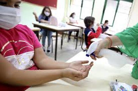 Alunos Covid Desinfecao