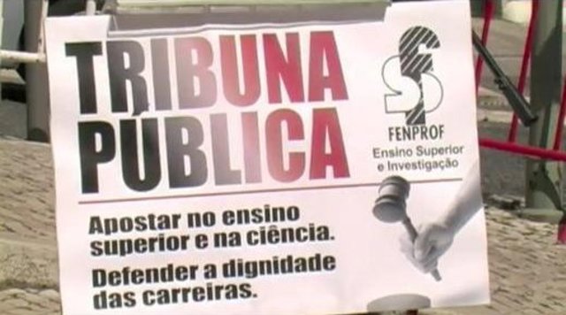 Tribuna (1)